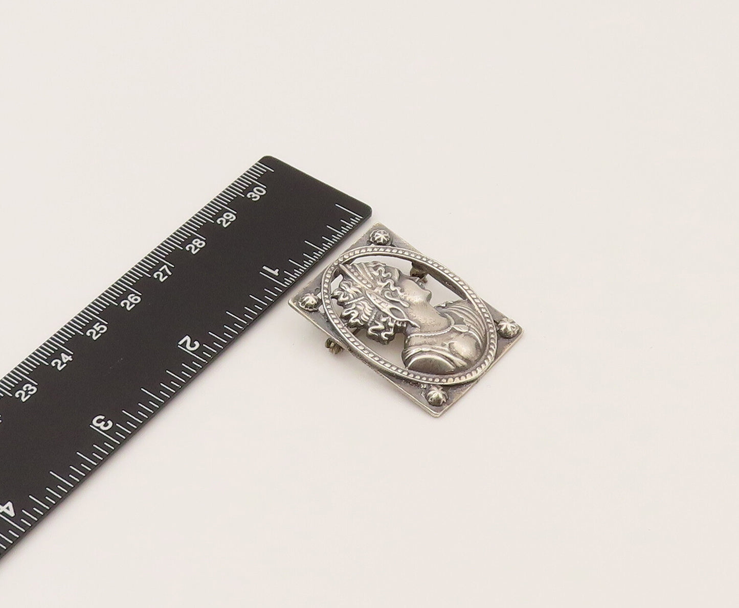 925 Sterling Silver  Vintage Woman's Side Profile Cutout Brooch Pin  BP10202