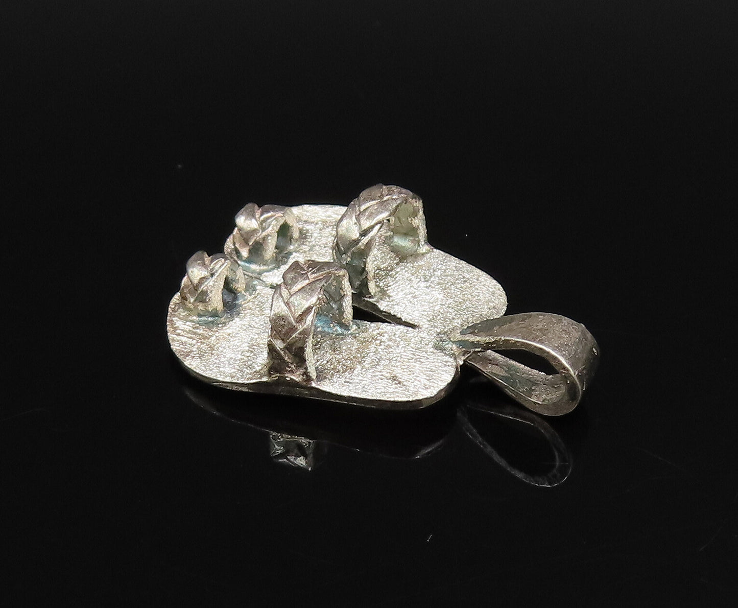 925 Sterling Silver  Vintage Pair Of Toe Loop Sandals Drop Pendant  PT21583