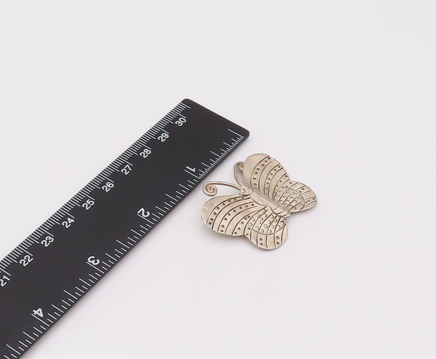 925 Sterling Silver  Vintage Carved Lines & Dotted Butterfly Pendant PT22141