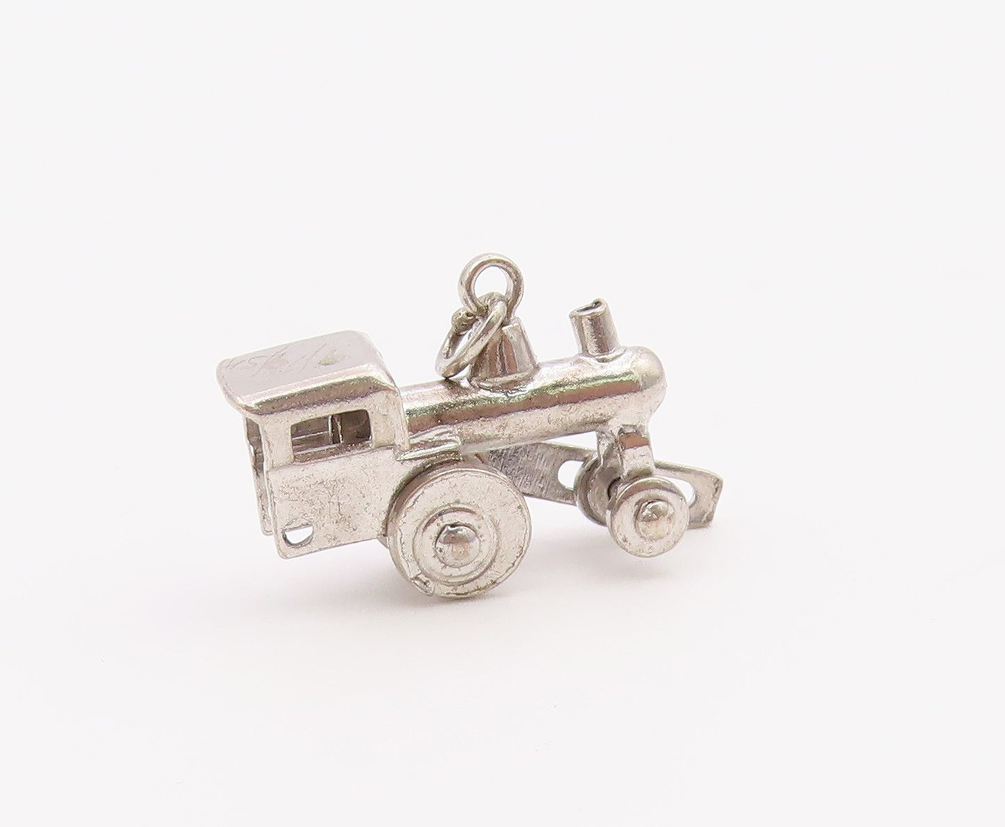 925 Sterling Silver  Vintage Petite Shiny Train Car Drop Pendant  PT17301