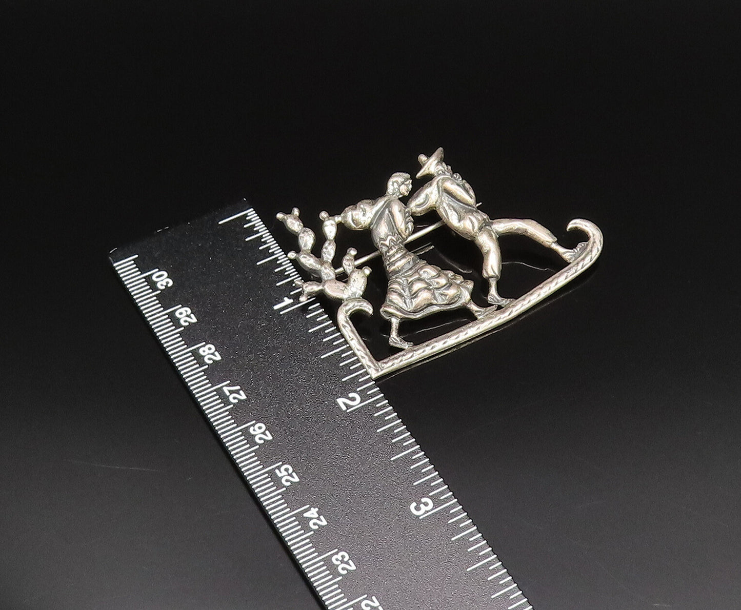 MEXICO 925 Silver  Vintage Men Carrying Bindle Across Desert Brooch Pin BP9749
