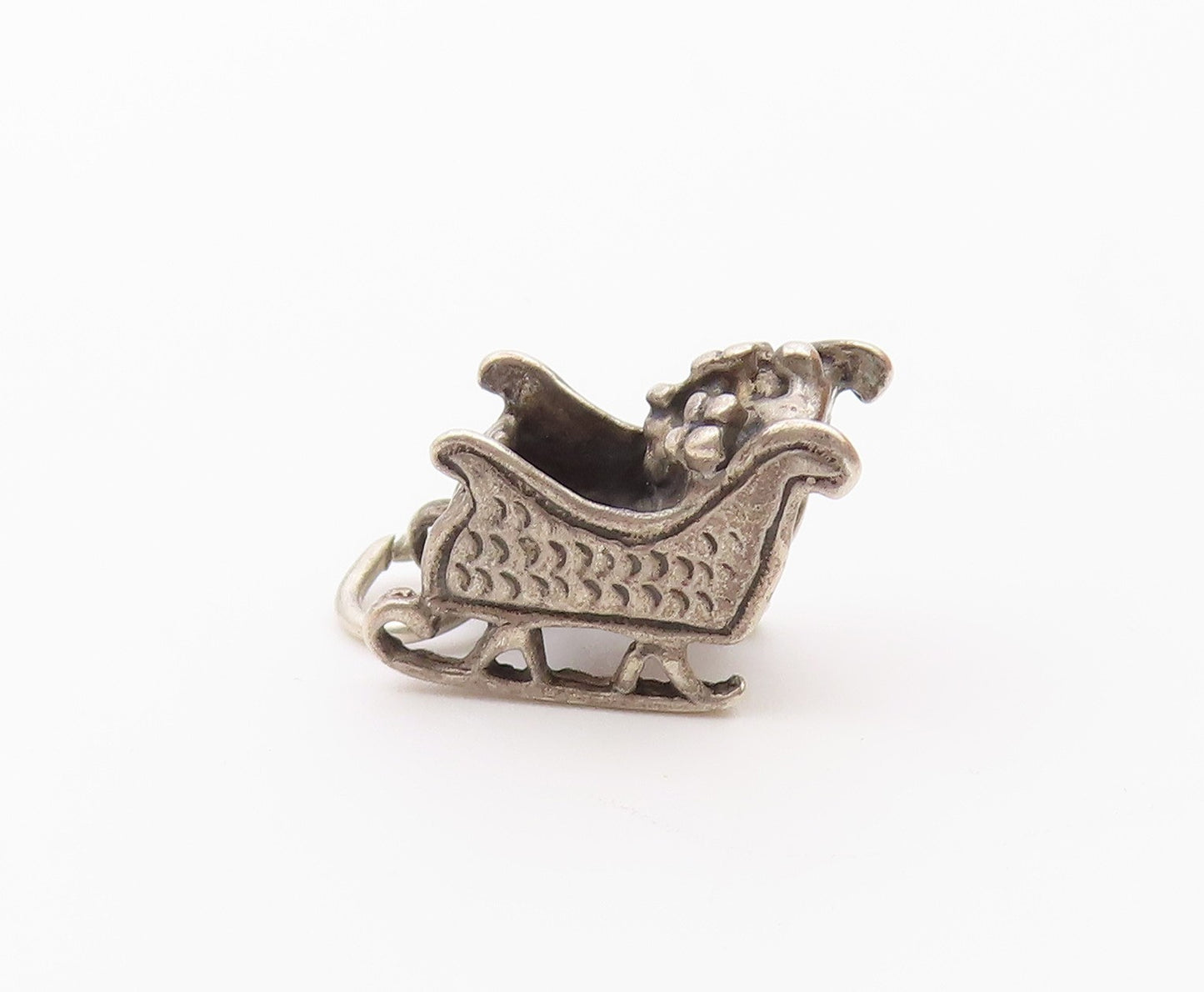 925 Sterling Silver  Vintage Petite Christmas Sleigh Motif Pendant  PT18538