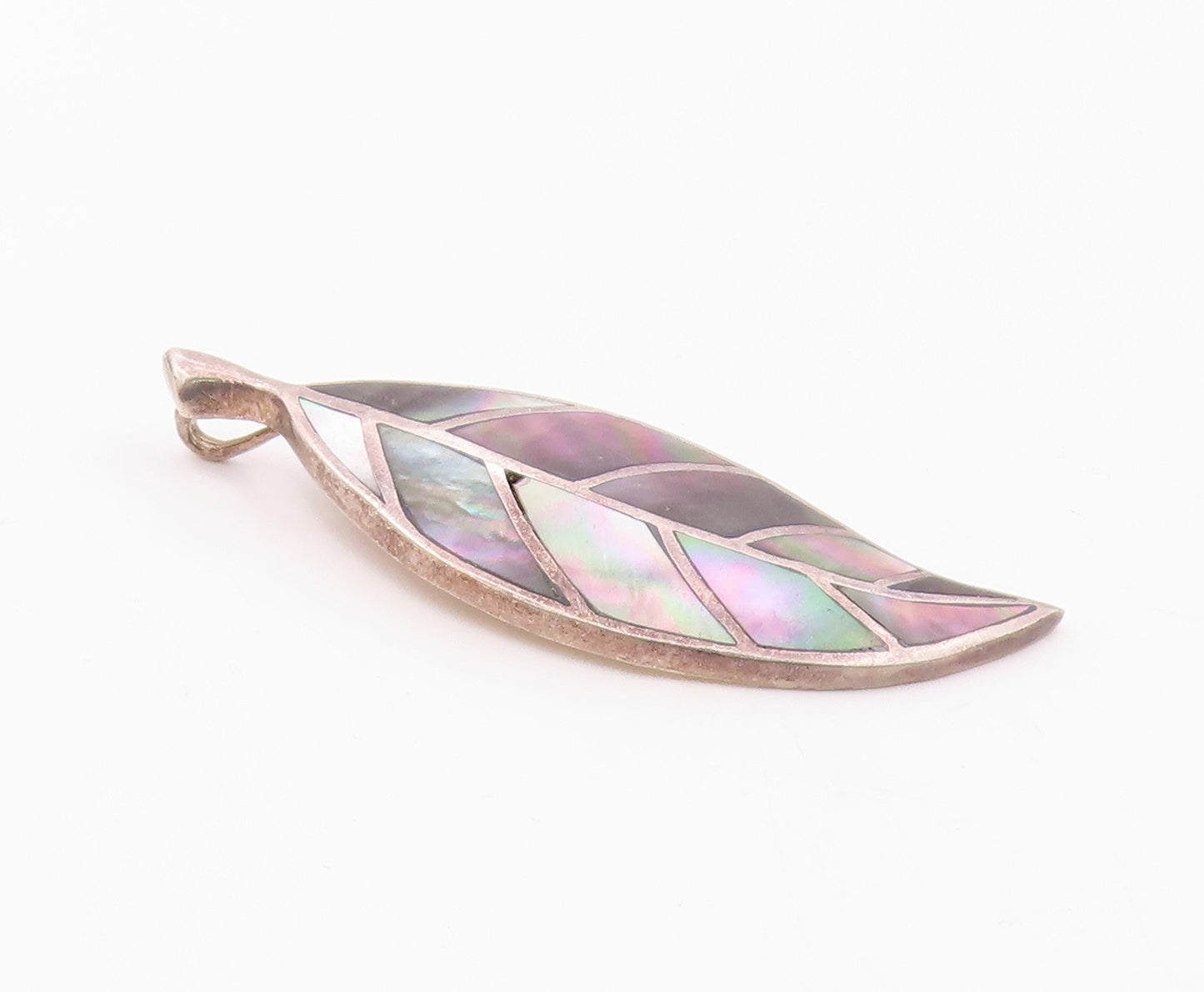 925 Sterling Silver  Vintage Mother Of Pearl Carved Leaf Pendant  PT20253