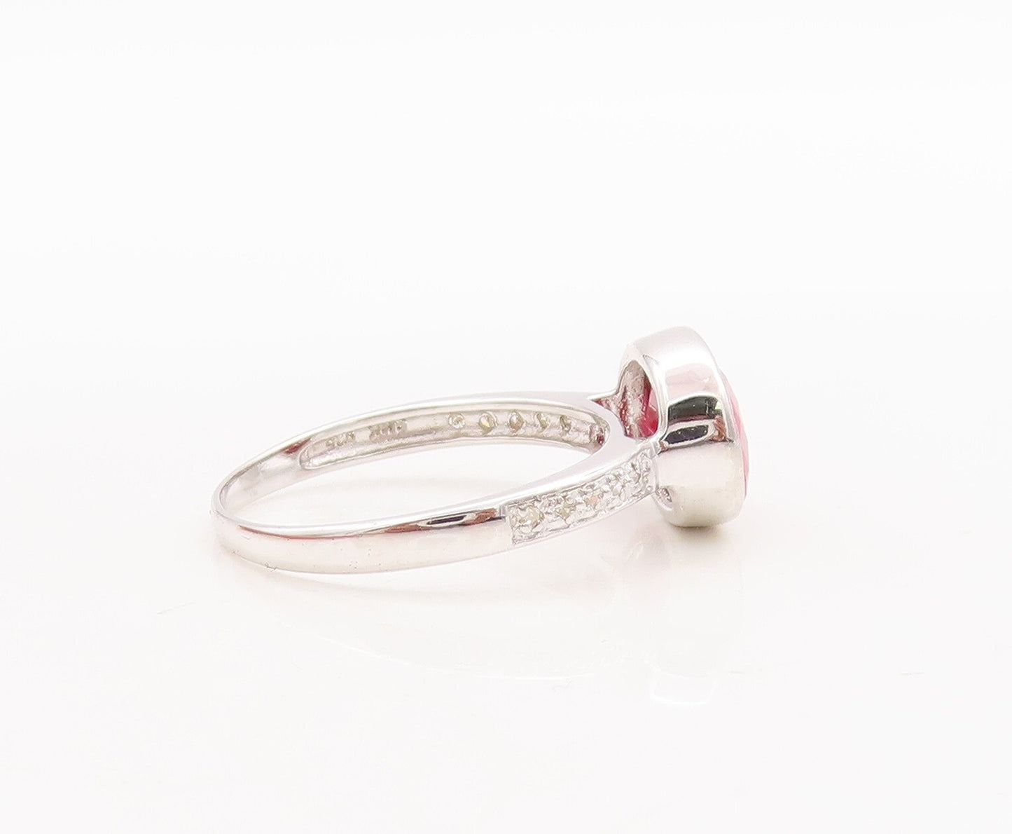 925 Sterling Silver Vintage Ring Oval Cut Red Gemstone Inlay  Sz 8  RG29492