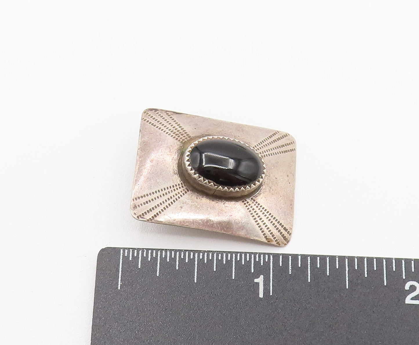BB NAVAJO 925 Silver  Vintage Etched Lines Onyx Clip Back Earrings  EG12347