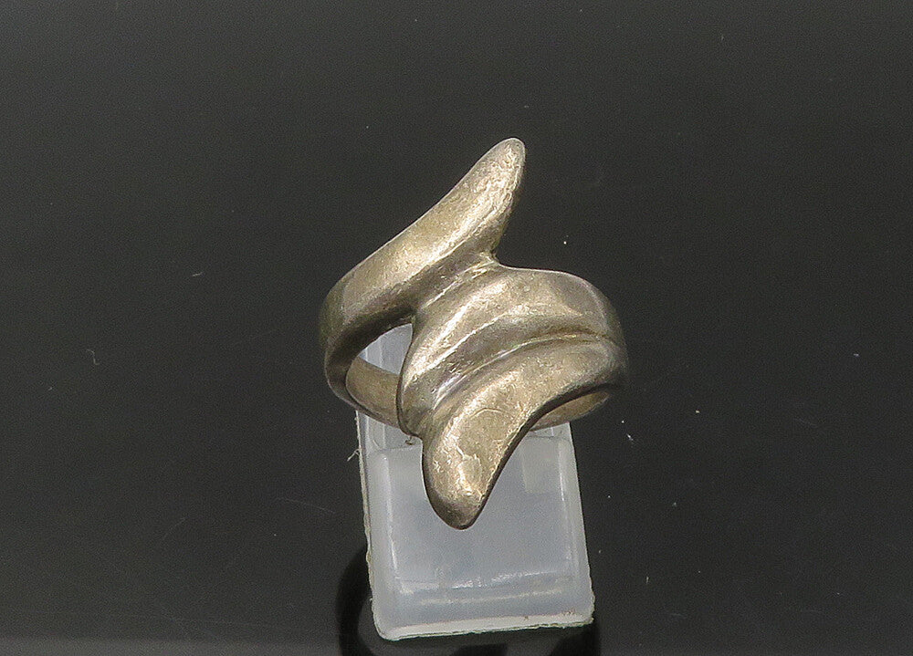 925 Sterling Silver  Vintage Smooth Dark Tone Bypass Band Ring Sz 8  RG22495