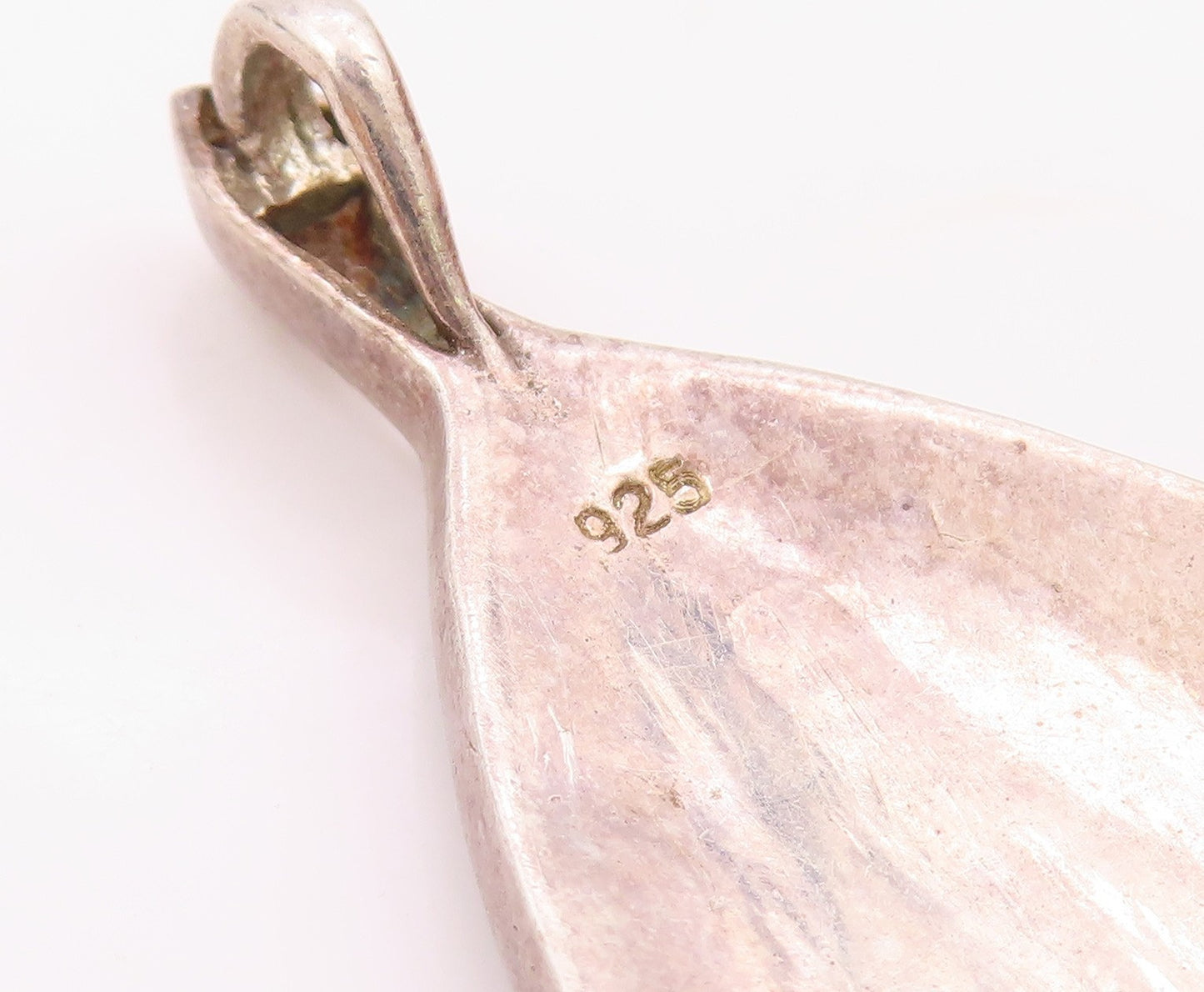 925 Sterling Silver  Vintage Mother Of Pearl Carved Leaf Pendant  PT20253
