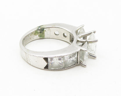 925 Sterling Silver  Shiny Cubic Zirconia Graduated Band Ring Sz 5  RG11342