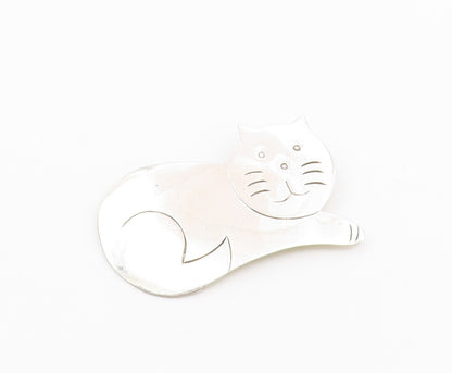 925 Sterling Silver  Vintage Shiny Etched Lying Cat Motif Brooch Pin  BP3703