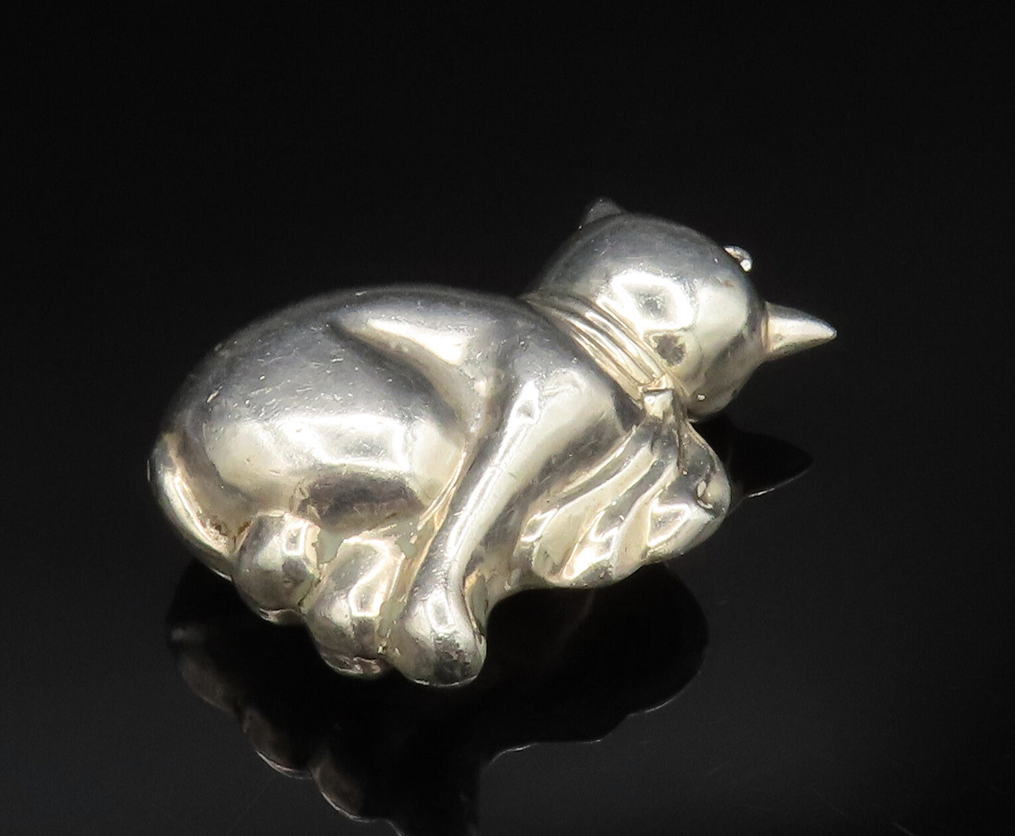 925 Sterling Silver  Vintage Hollow Cat With Tied Scarf Pendant  PT20482