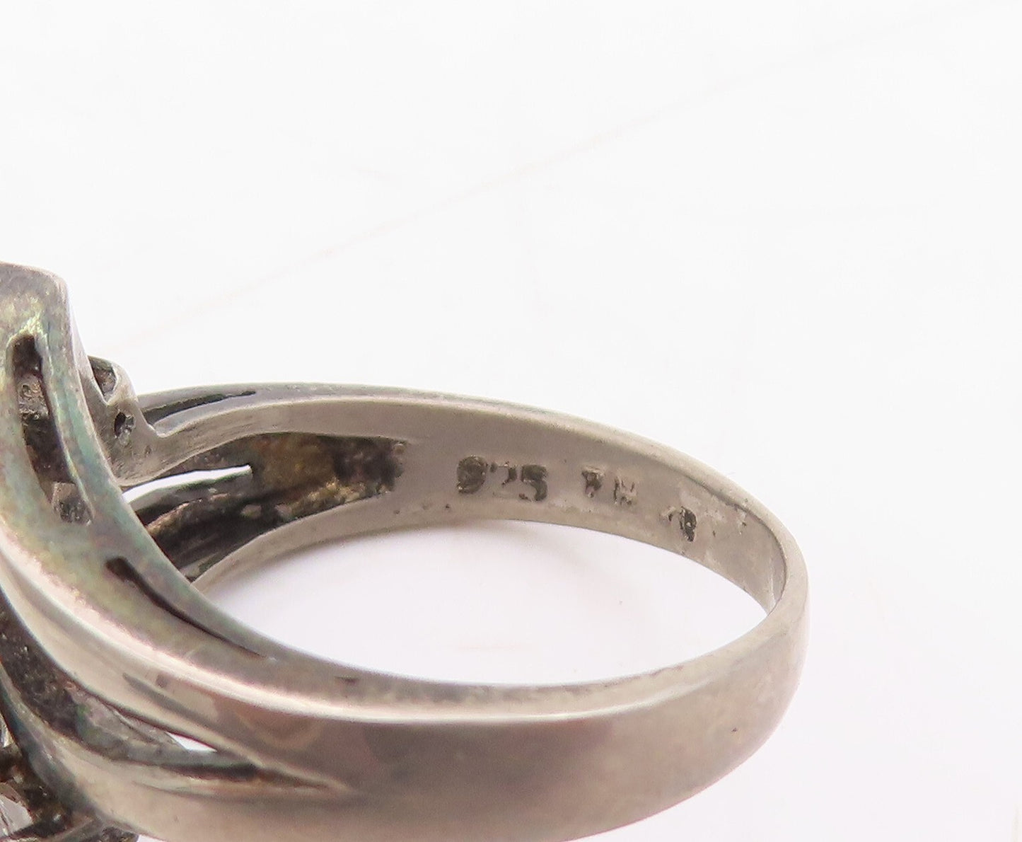 925 Sterling Silver Vintage Ring  Designer Cut 2 Tone Topaz  Sz 6  RG31722