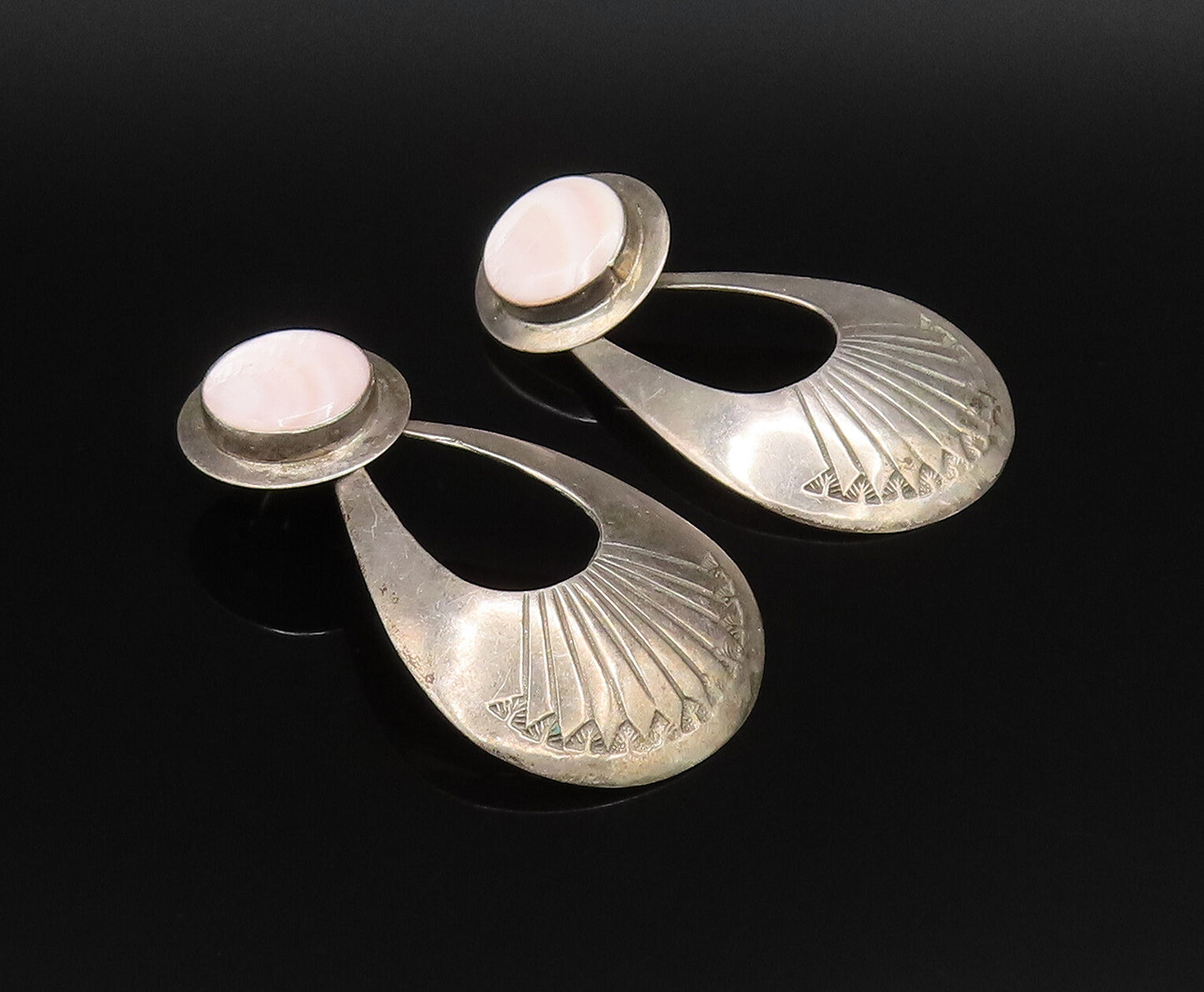 NAVAJO 925 Silver  Vintage Round Agate Etched Pear Shaped Earrings  EG12154