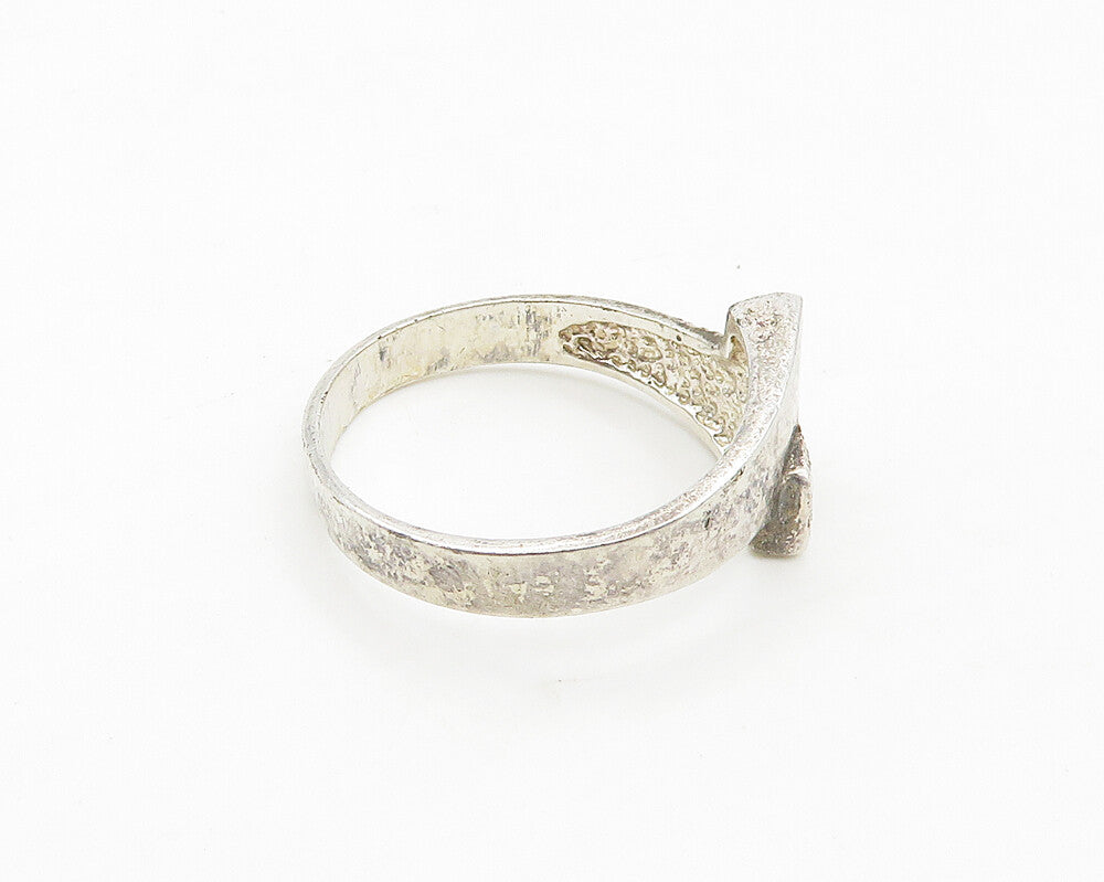925 Sterling Silver  Vintage Shiny Etched Detail Bypass Ring Sz 7  RG19244