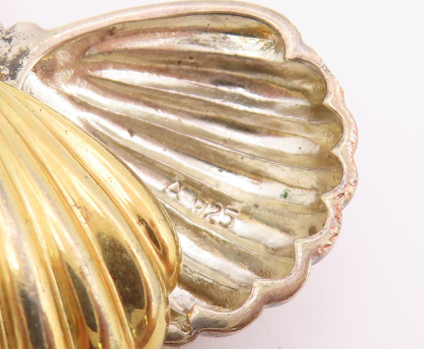 925 Sterling Silver Vintage Pendant Two Tone Scalloped Seashell Charm  PT26456