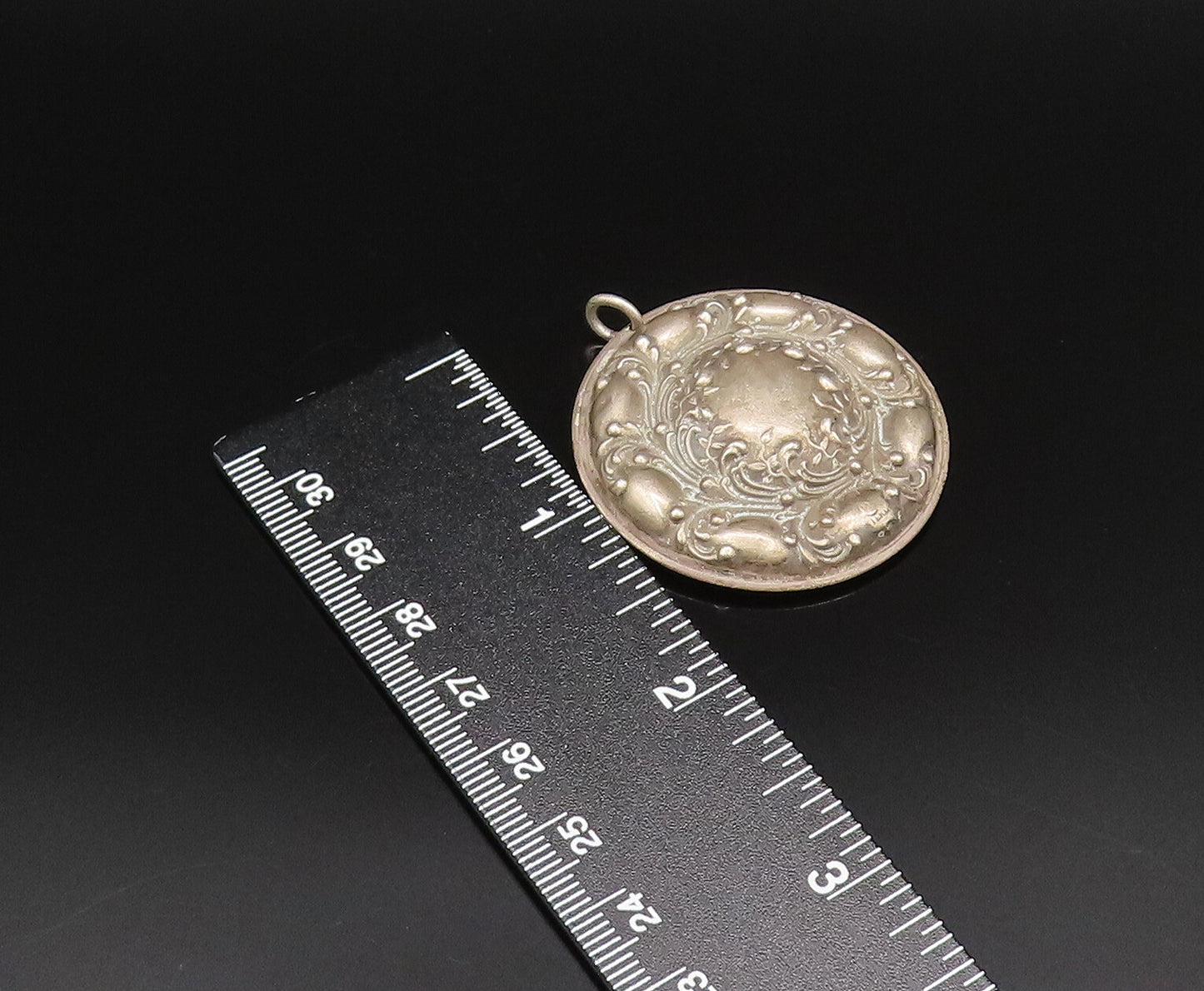 925 Sterling Silver  Vintage Antique Leaf Vine Round Dome Pendant  PT21546