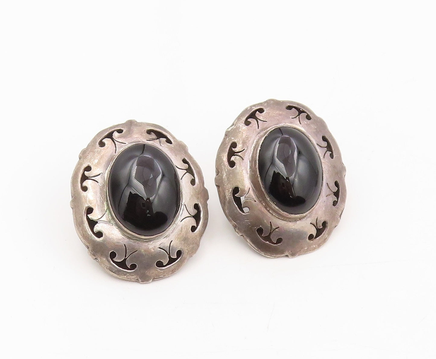 925 Sterling Silver Vintage Earrings Cabochon Onyx Scrollwork Cut Out   EG13872