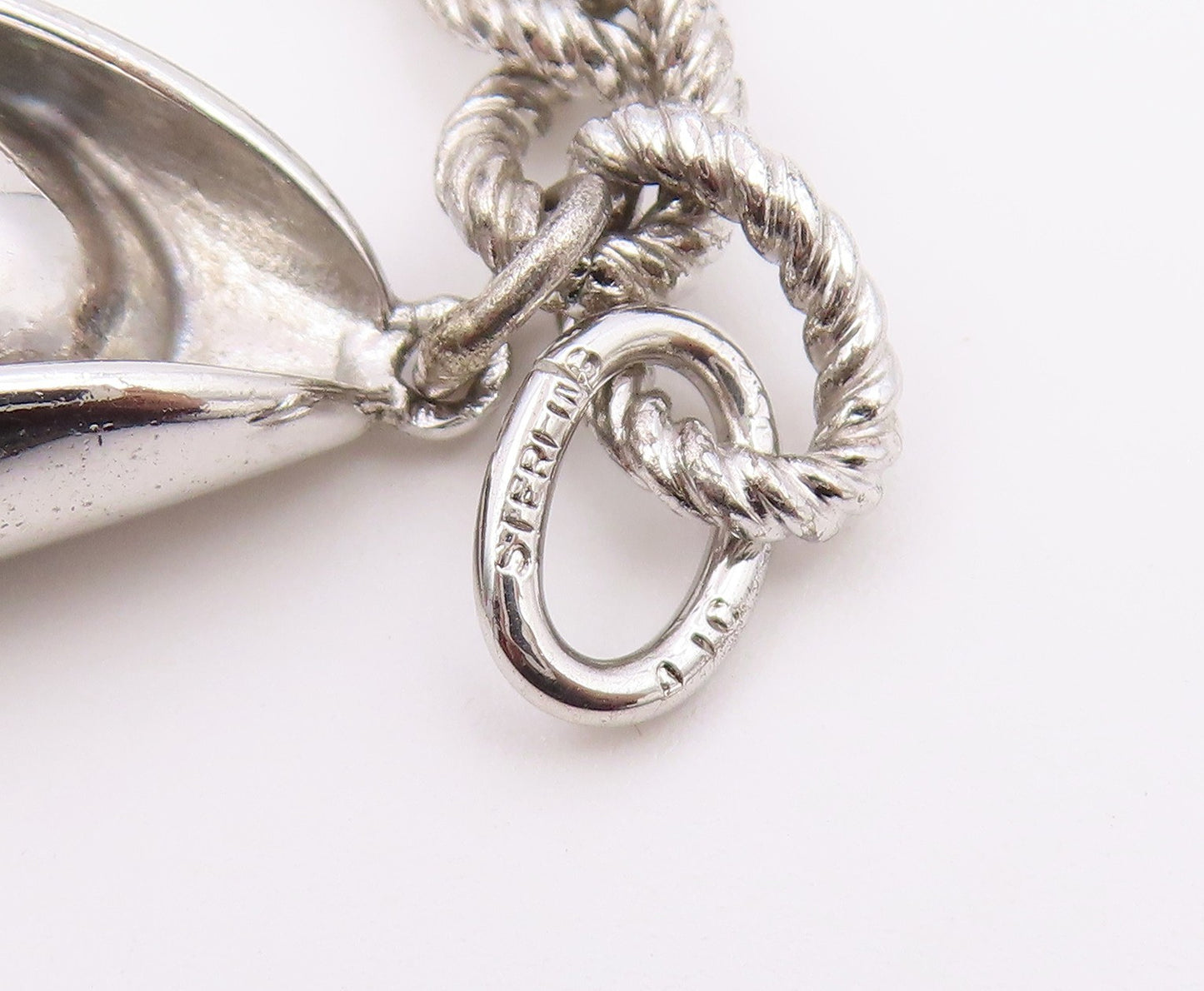 925 Sterling Silver  Vintage Hat Charmed Twist Link Chain Bracelet  BT3770