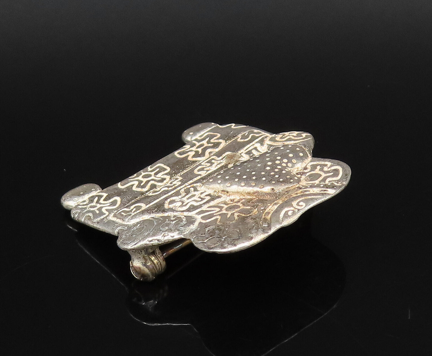 925 Silver  Vintage Floral Engraved Armchair & Heart Pillow Brooch Pin  BP9997