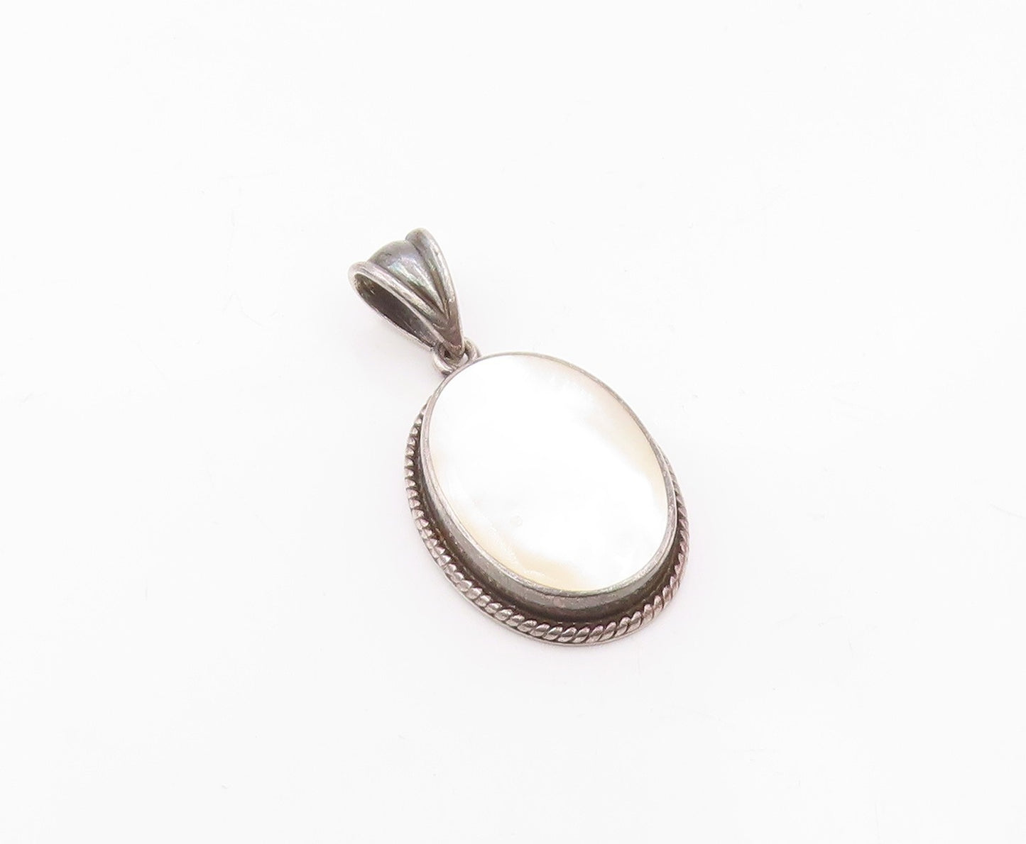 925 Sterling Silver  Vintage Mother Of Pearl Oval Twist Drop Pendant  PT16425