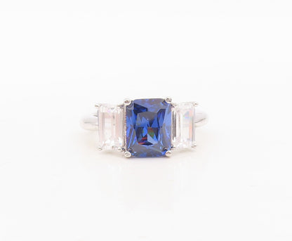 925 Sterling Silver Vintage Ring Rectangle Sapphire CZ Side Stones  Sz 7 RG30352
