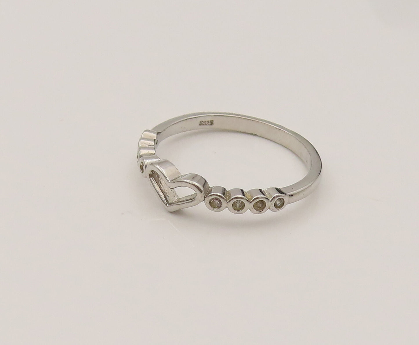 925 Sterling Silver  Vintage Dainty Open Heart & Topaz Ring Sz 7.5  RG26442