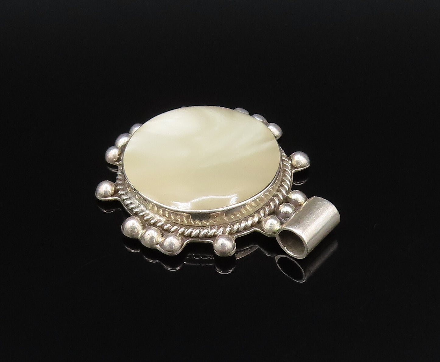 MEXICO 925 Silver  Vintage Beaded & Rope Edge White Agate Pendant  PT21725