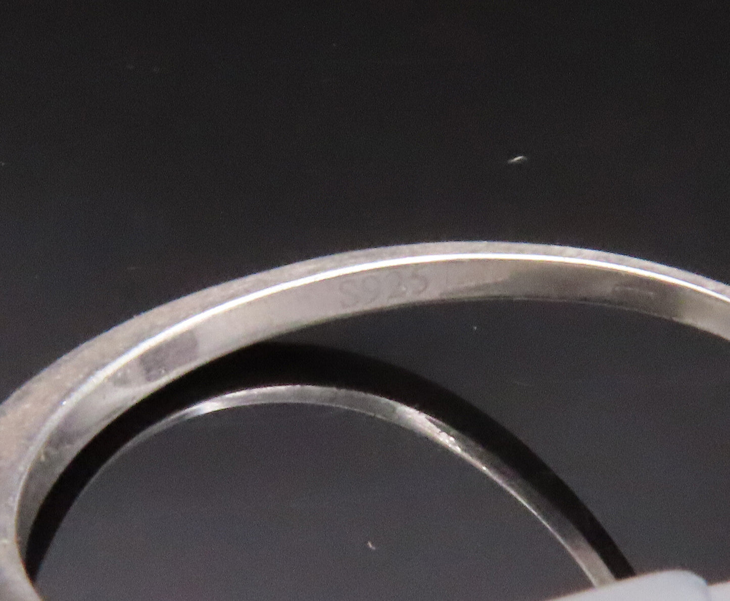 925 Sterling Silver  Vintage Minimalist Cubic Zirconia Ring Sz 8.5  RG25080