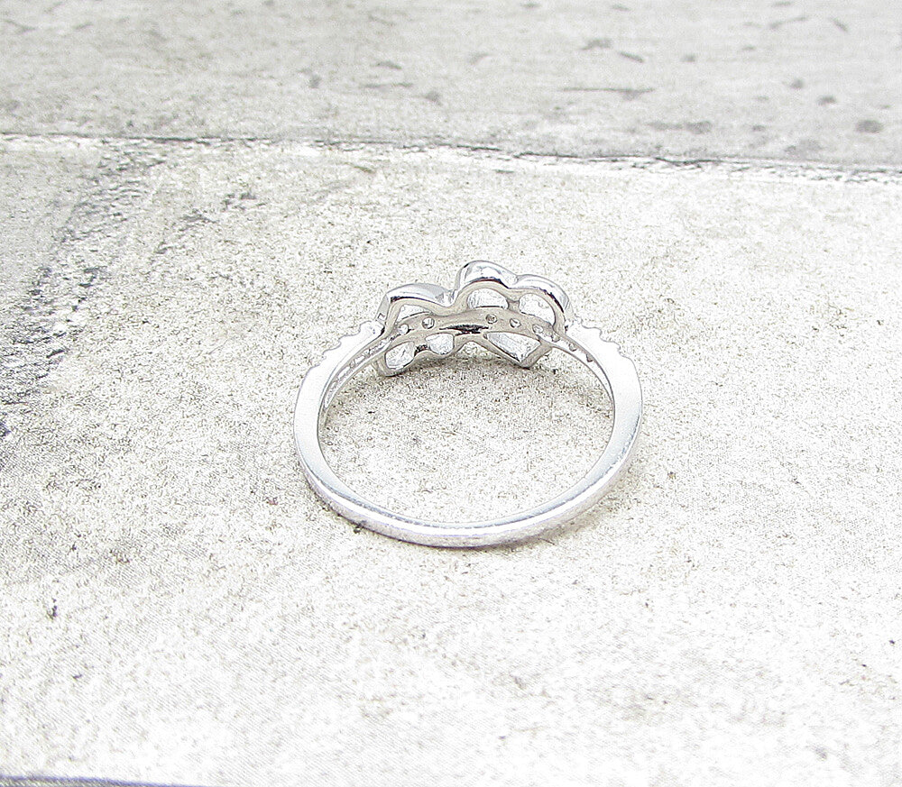925 Sterling Silver  White Cubic Zirconia Love Heart Band Ring Sz 7  RG1579
