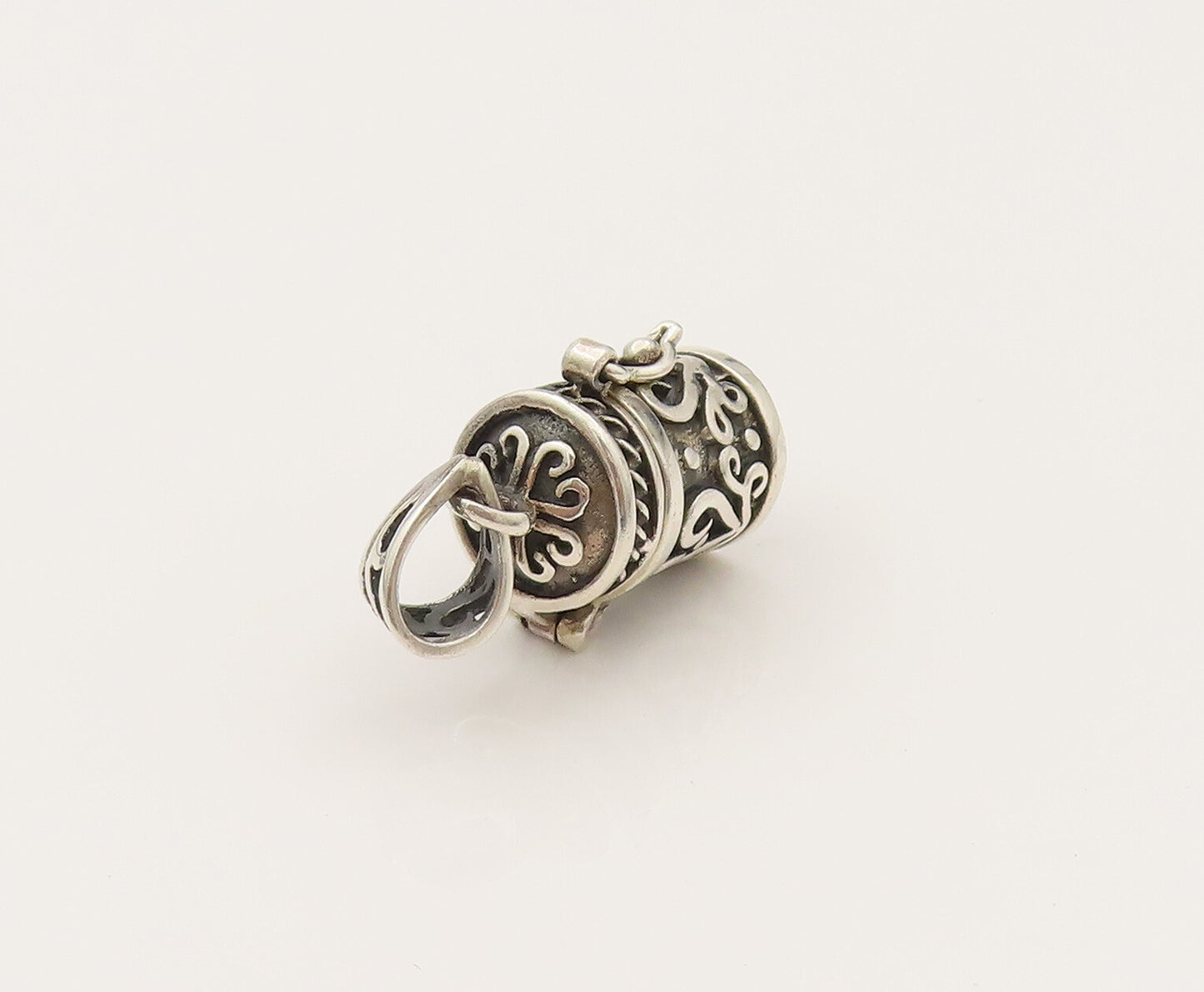 925 Sterling Silver  Vintage Heart Shaped Scrollwork Pendant (OPENS)  PT21996