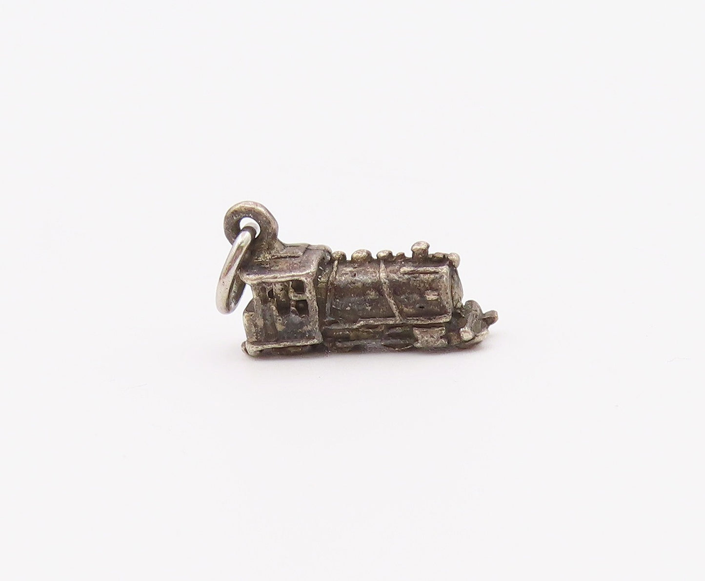 925 Sterling Silver  Vintage Petite Shiny Steam Train Pendant  PT18171