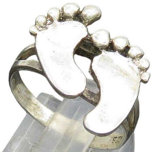 925 Sterling Silver  Vintage Shiny Footprints Motif Band Ring Sz 7  RG19899
