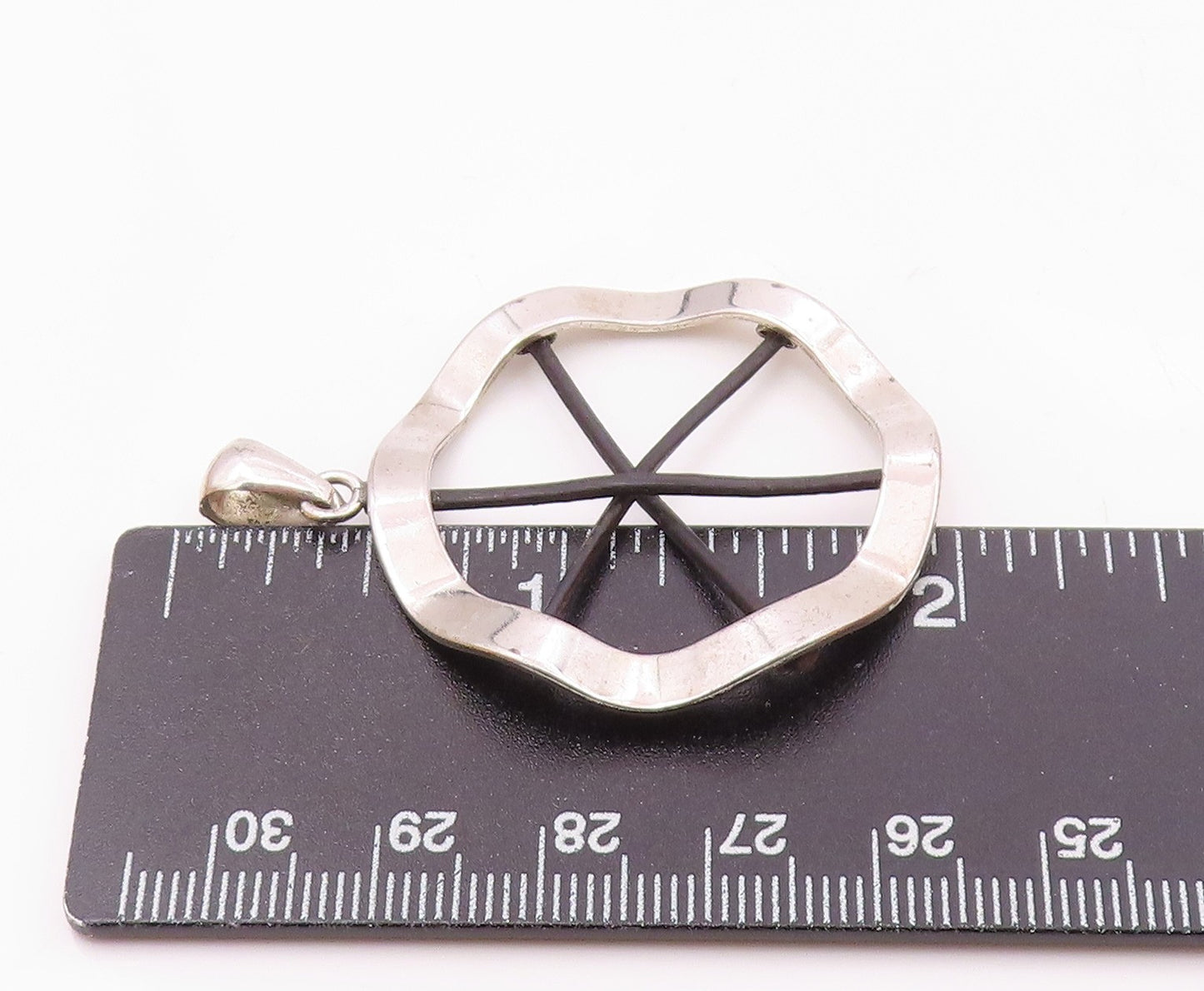 925 Sterling Silver  Vintage Leather Detail Wavy Open Circle Pendant  PT18658