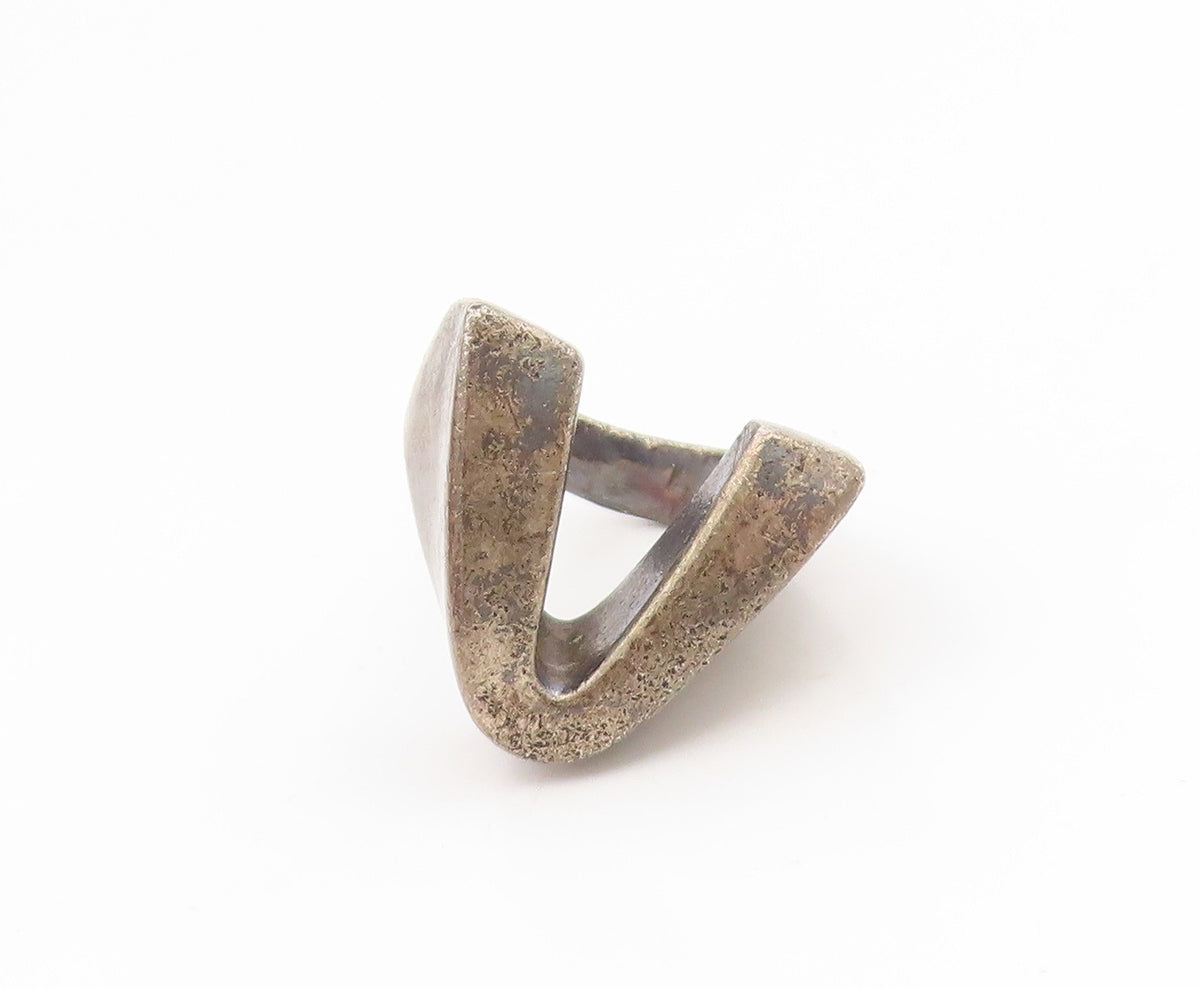 925 Sterling Silver Vintage Ring Modernist Letter V Initial Band Sz 5.5 RG35292