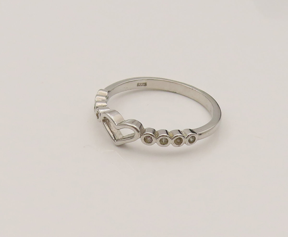 925 Sterling Silver  Vintage Dainty Open Heart & Topaz Ring Sz 7.5  RG26442