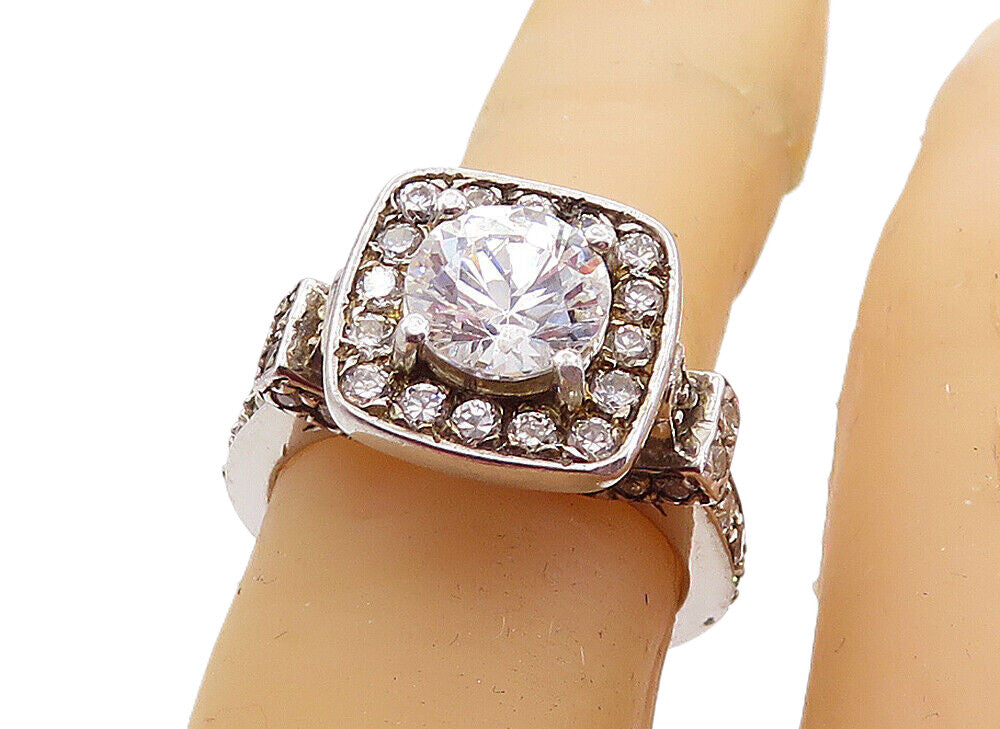 925 Sterling Silver  Cubic Zirconia Solitaire With Accents Ring Sz 5.5  RG5702