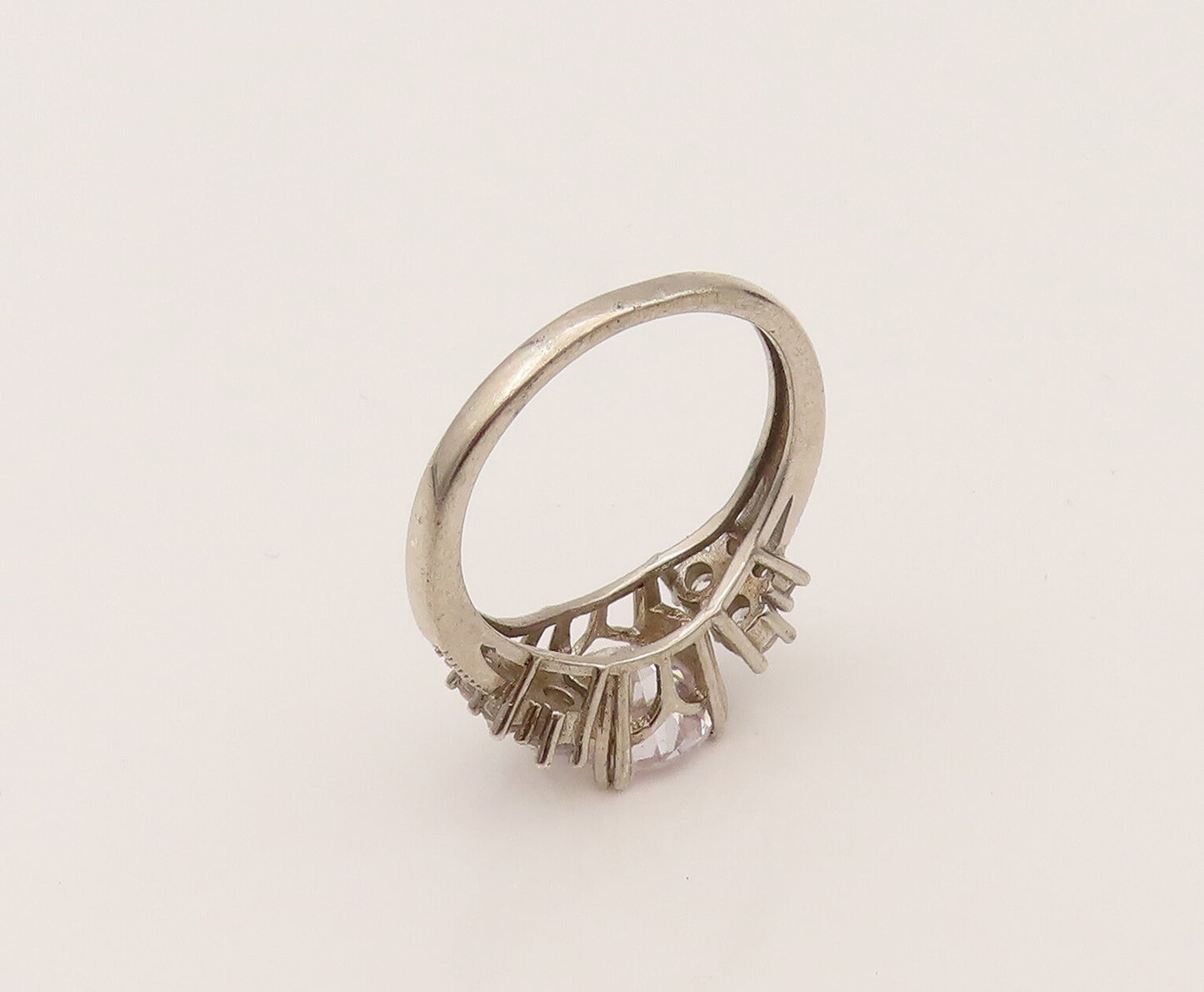 925 Silver  Vintage Beautiful Prong Set Cubic Zirconia Ring Sz 7  RG26381