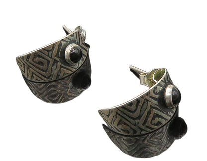 925 Sterling Silver  Vintage Petite Black Onyx Curved Drop Earrings  EG7840