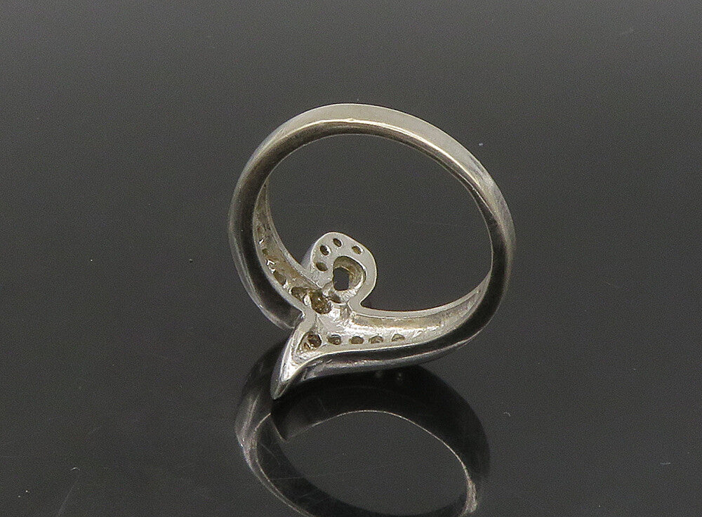 925 Sterling Silver  Vintage Shiny Topaz Ribbon Motif Band Ring Sz 7  RG23629