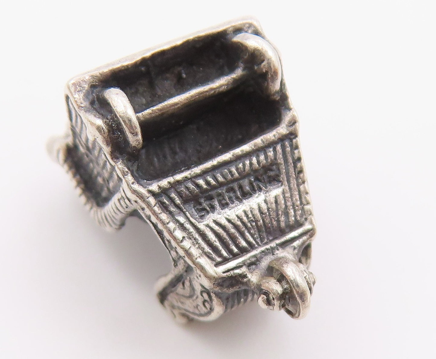 925 Sterling Silver  Vintage Petite Dark Tone Winter Sleigh Pendant  PT18653
