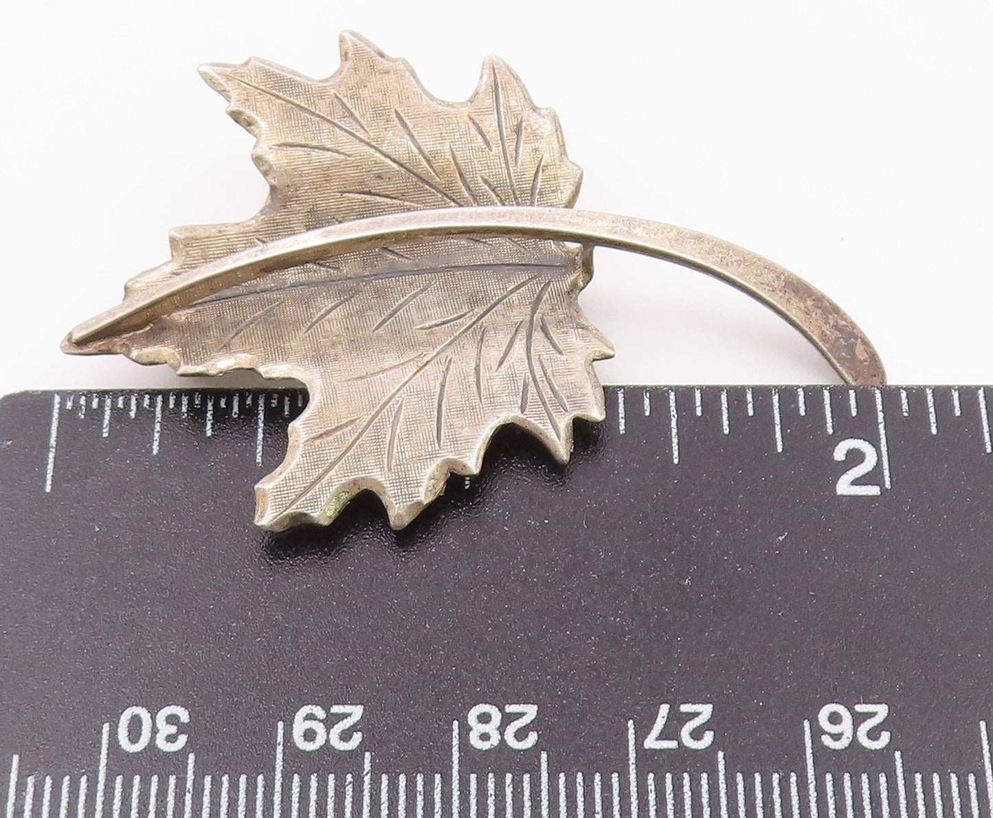 BEAU 925 Sterling Silver  Vintage Etched Single Floral Leaf Brooch Pin  BP7410