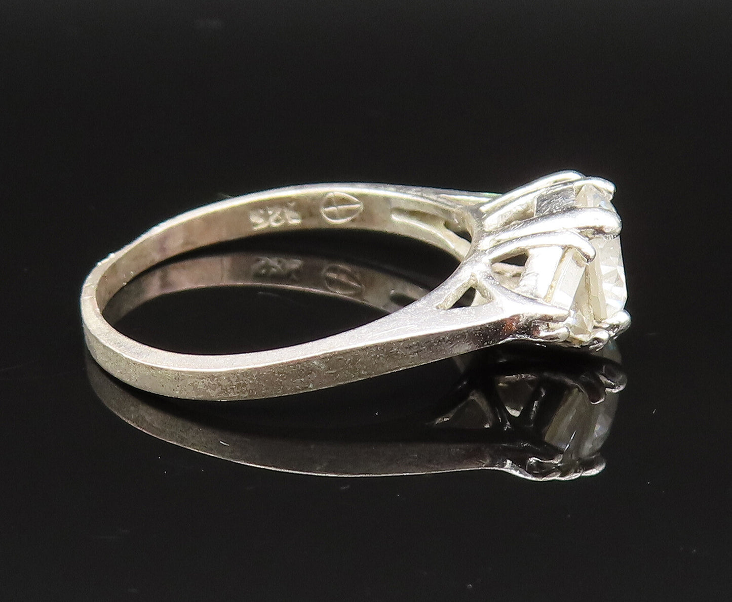 925 Sterling Silver  Vintage Three Stone Cubic Zirconia Ring Sz 8.5  RG25450