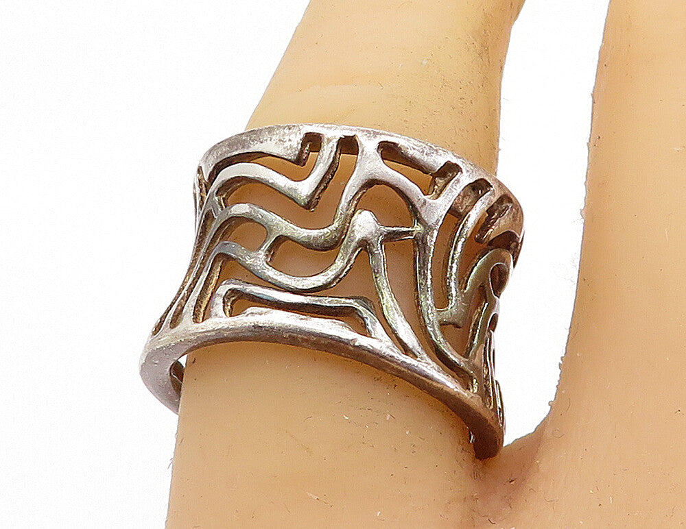 925 Sterling Silver  Vintage Dark Tone Cutout Concave Band Ring Sz 7  RG7109
