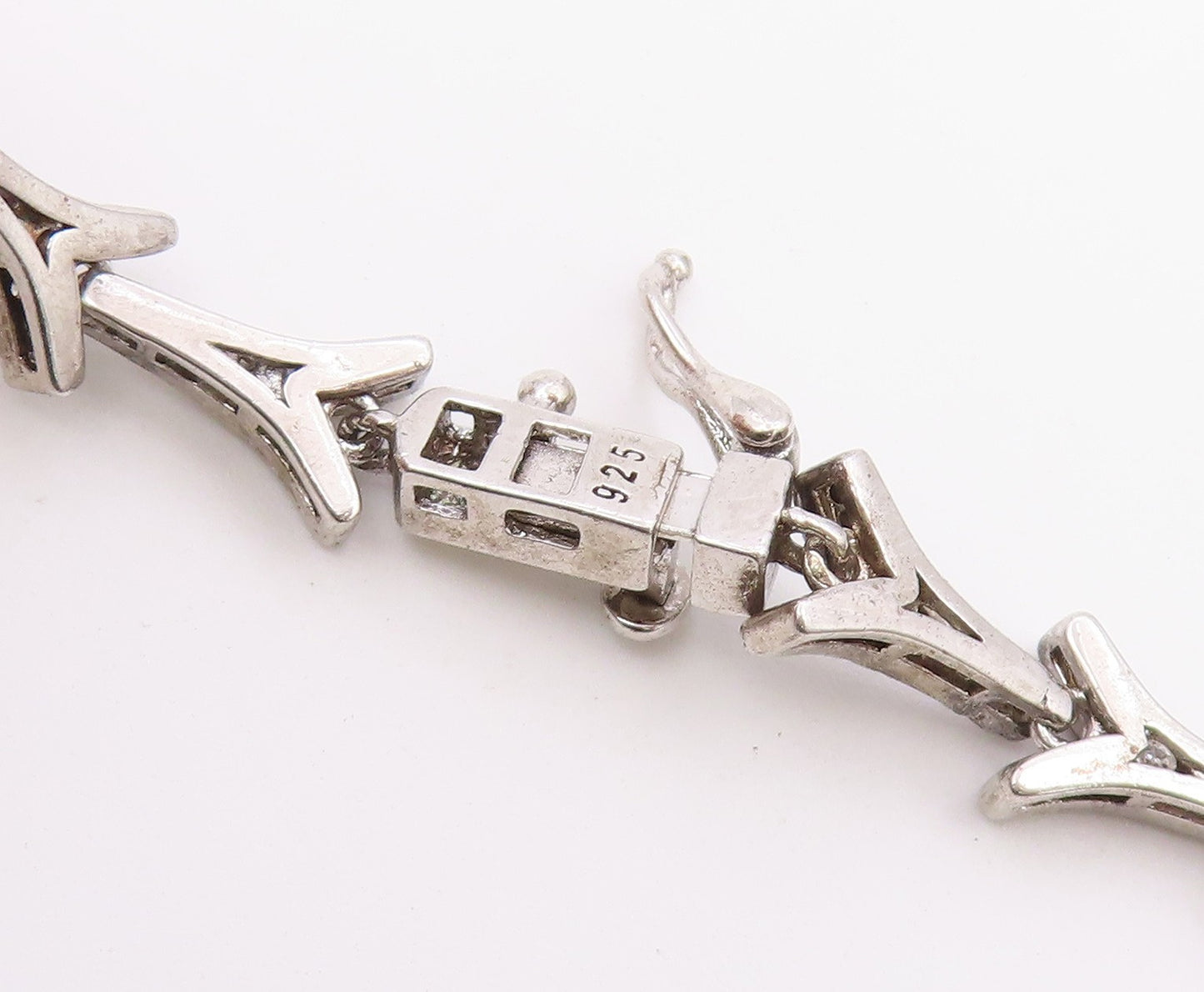 925 Sterling Silver Vintage Necklace CZ Classic Interlocking V Link Chain NE4916