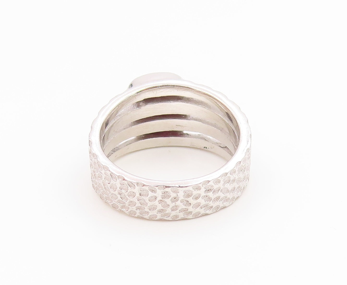 925 Sterling Silver Vintage Ring Carved Ruby Hammered Band  Sz 7.5  RG36133