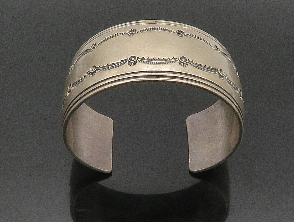 NAVAJO 925 Sterling Silver  Vintage Wavy Patterned Wide Cuff Bracelet  BT9299