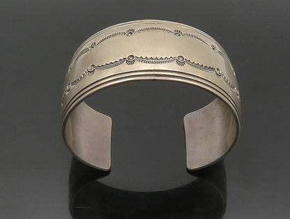 NAVAJO 925 Sterling Silver  Vintage Wavy Patterned Wide Cuff Bracelet  BT9299