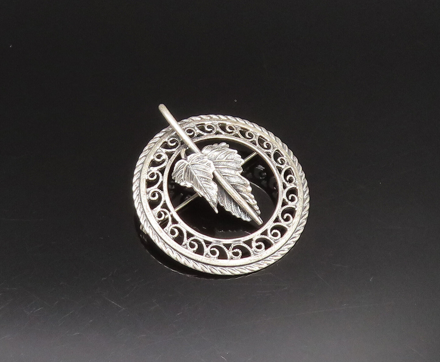 DANECRAFT 925 Silver  Vintage Antique Leaf & Swirl Border Brooch Pin  BP9593