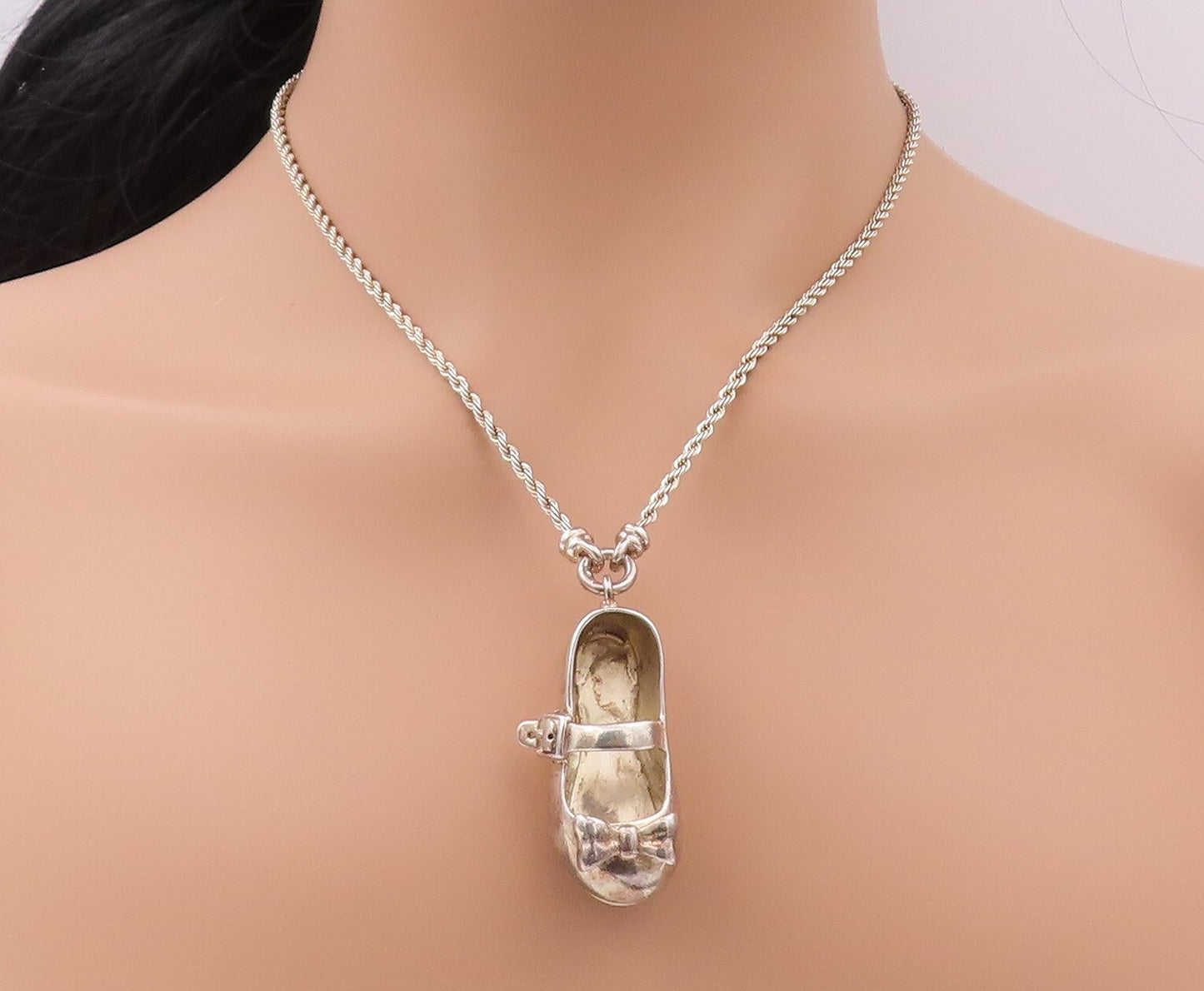 925 Sterling Silver Vintage Necklace Solid 3D Cutout Shoe With Bow  NE4387