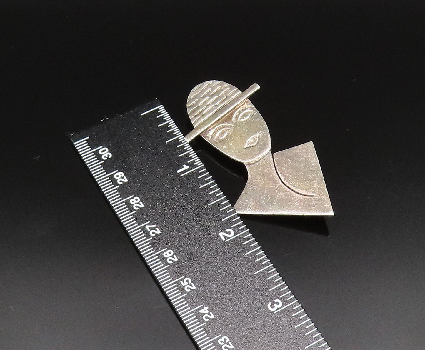 MEXICO 925 Silver  Vintage Engraved Man With Hat Flat Brooch Pin  BP9676