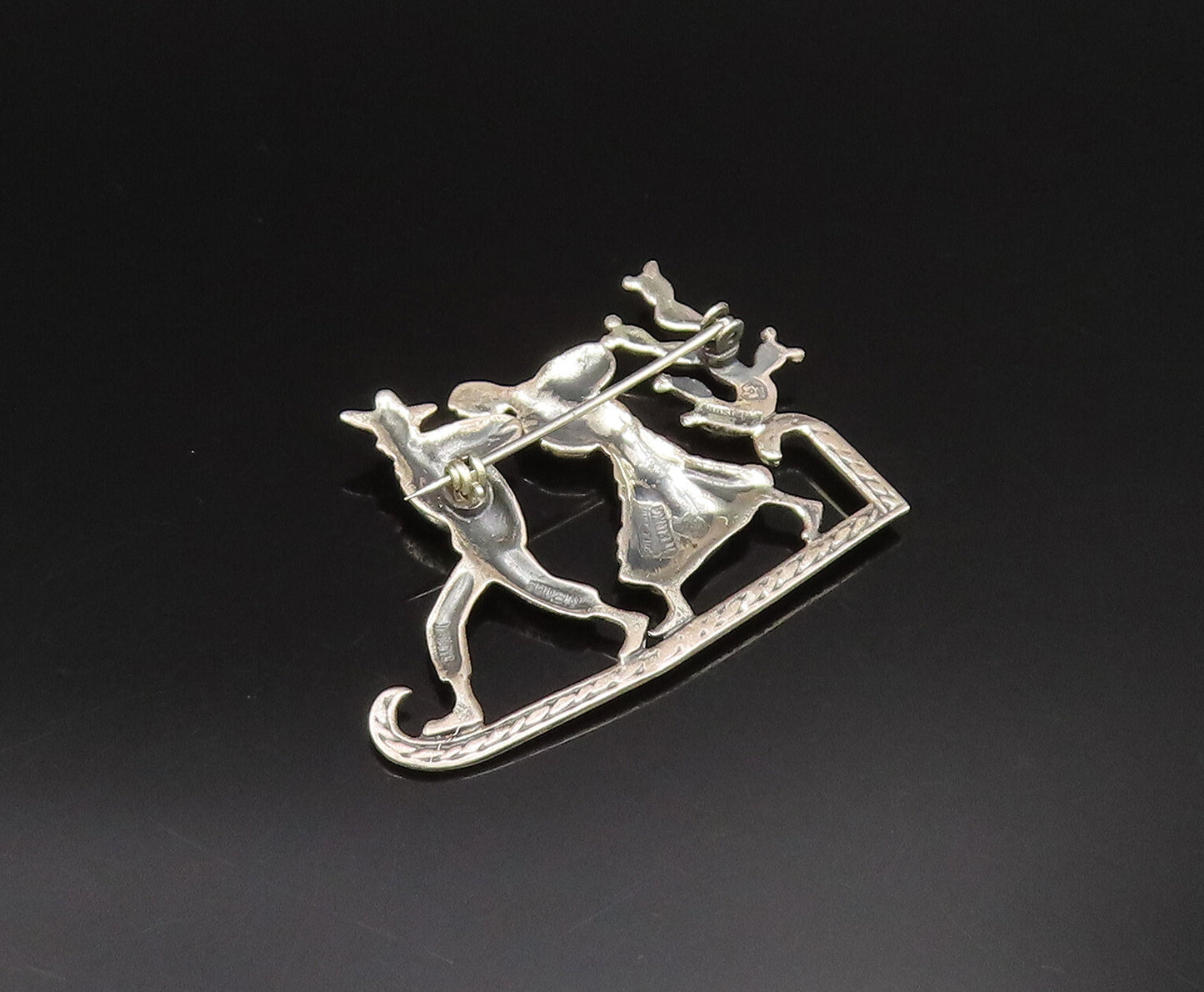 MEXICO 925 Silver  Vintage Men Carrying Bindle Across Desert Brooch Pin BP9749